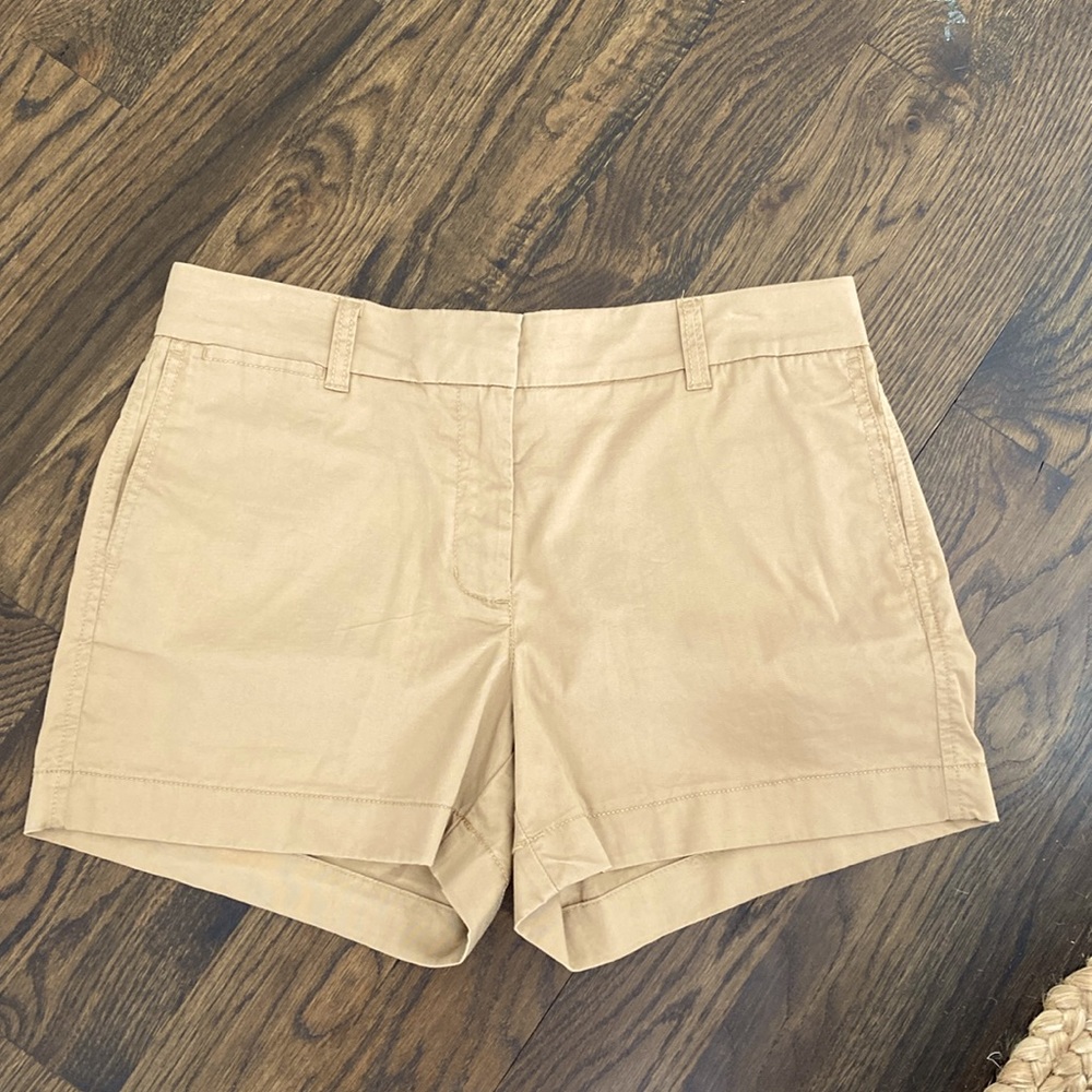Khaki size 6 with 5 pockets and belt loops. Great shorts!